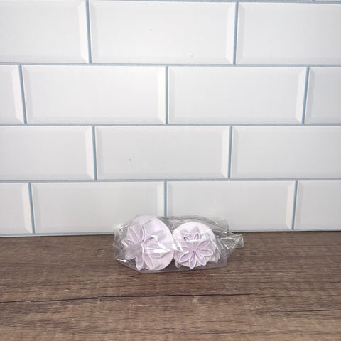 Daisy Embossed